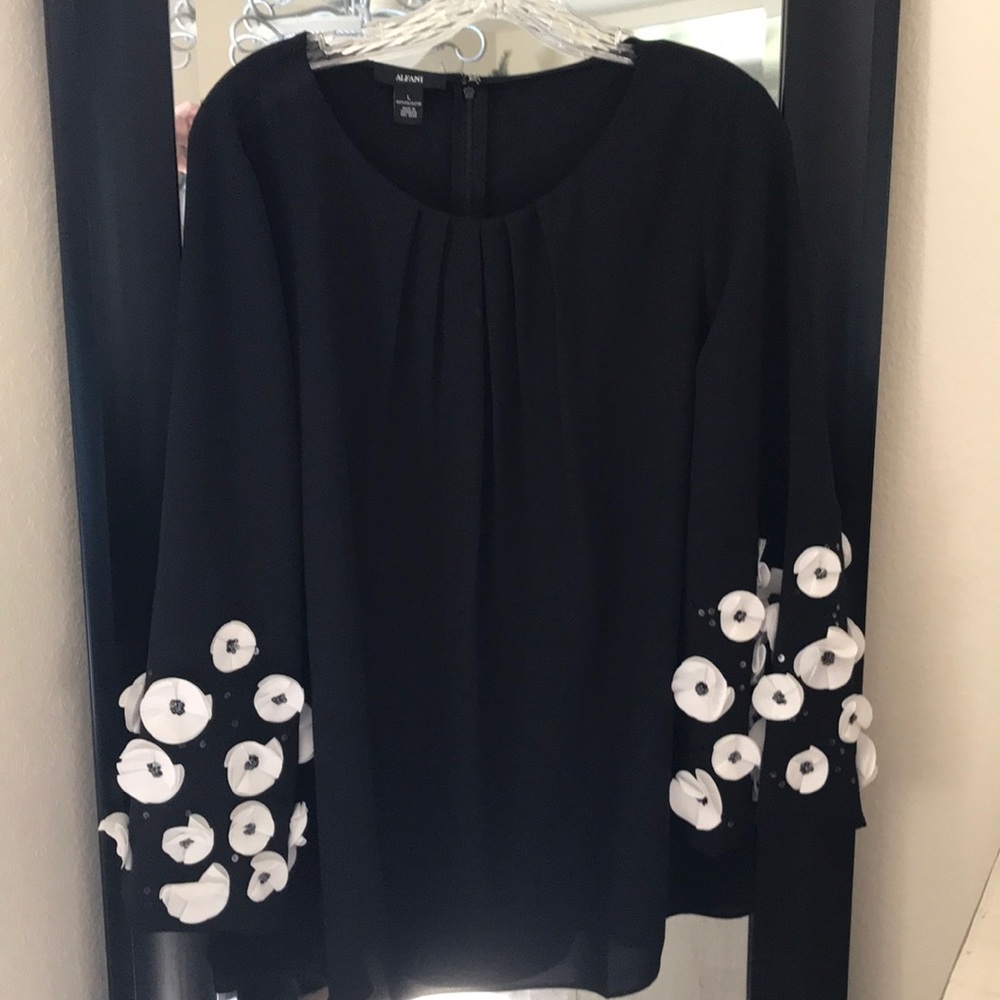 Alfini flower appliqué sleeved evening top